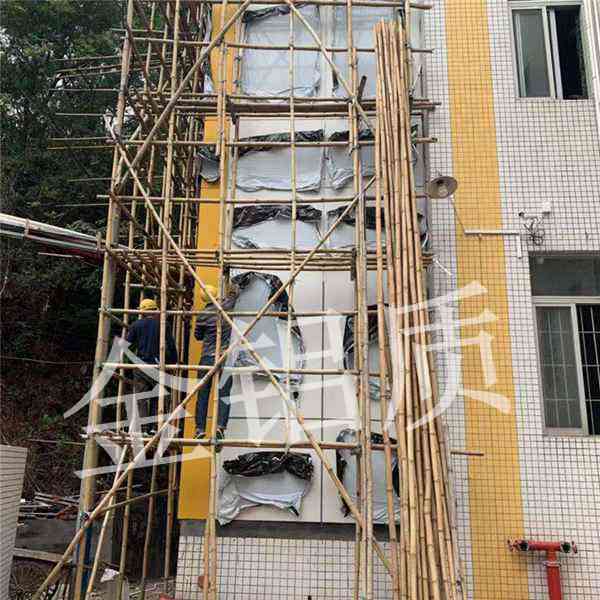 明珠华庭一期外机电梯铝板施工安装现场实拍图